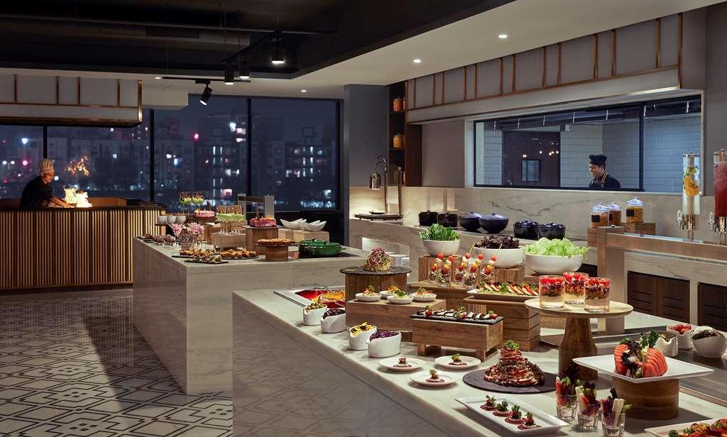 Hyatt Place Vadodara Restaurant photo